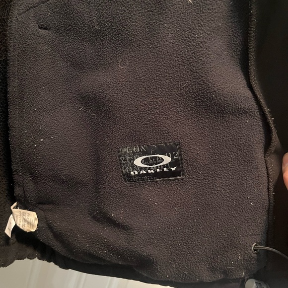 #32- Men’s Oakley Jacket - Picture 9 of 10